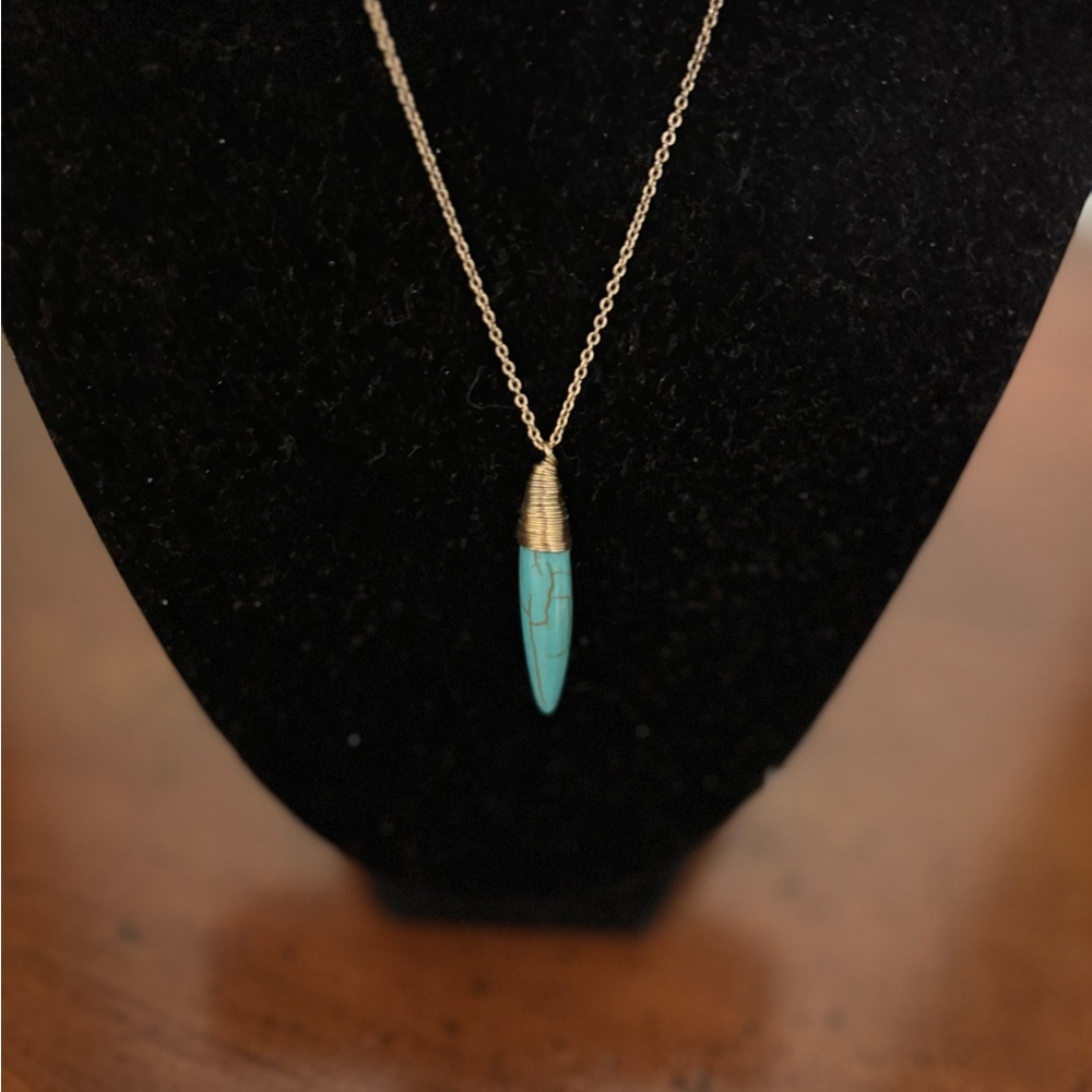 Elegant Gold and Turquoise Pendant Necklace - Picture 2 of 4